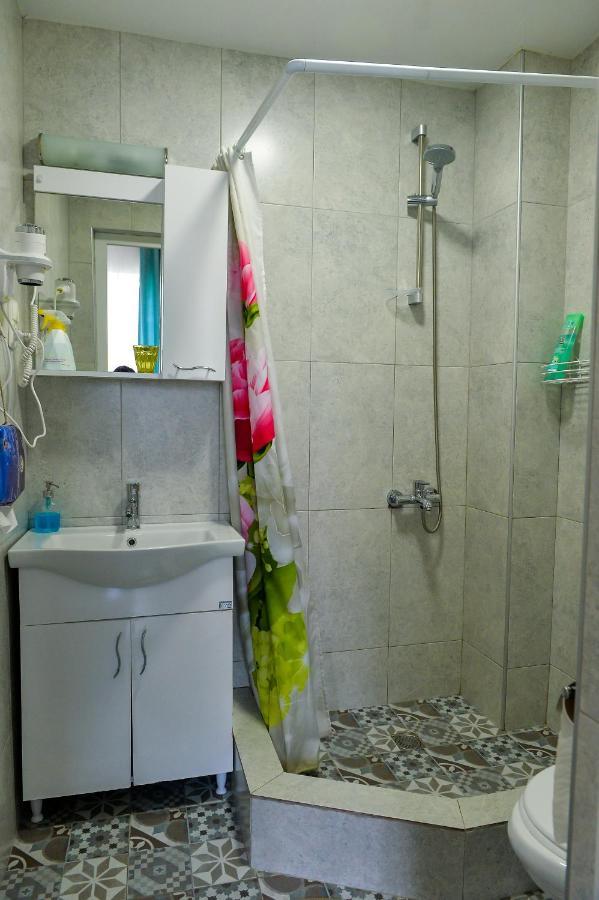 Family Нotel Banuri Kutaiszi Kültér fotó